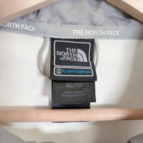 The North Face Men's Flight Series Light Weight Windbreaker Jacket - Picture 16 of 16